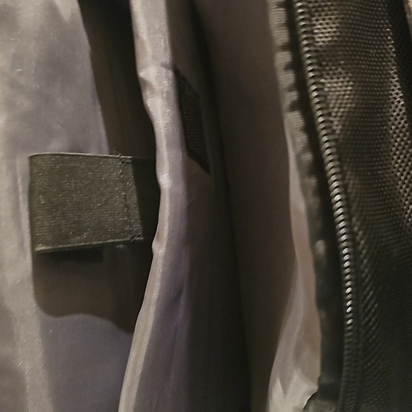 HP Laptop Backpack green & black gently used. 17x17 - Picture 10 of 12